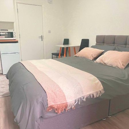 Studio Flat Private Bathroom Wc And Kitchenette Londres Exterior foto