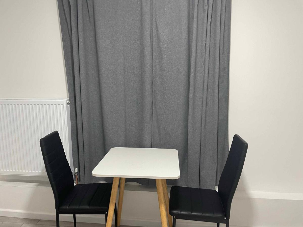 Studio Flat Private Bathroom Wc And Kitchenette Londres Exterior foto