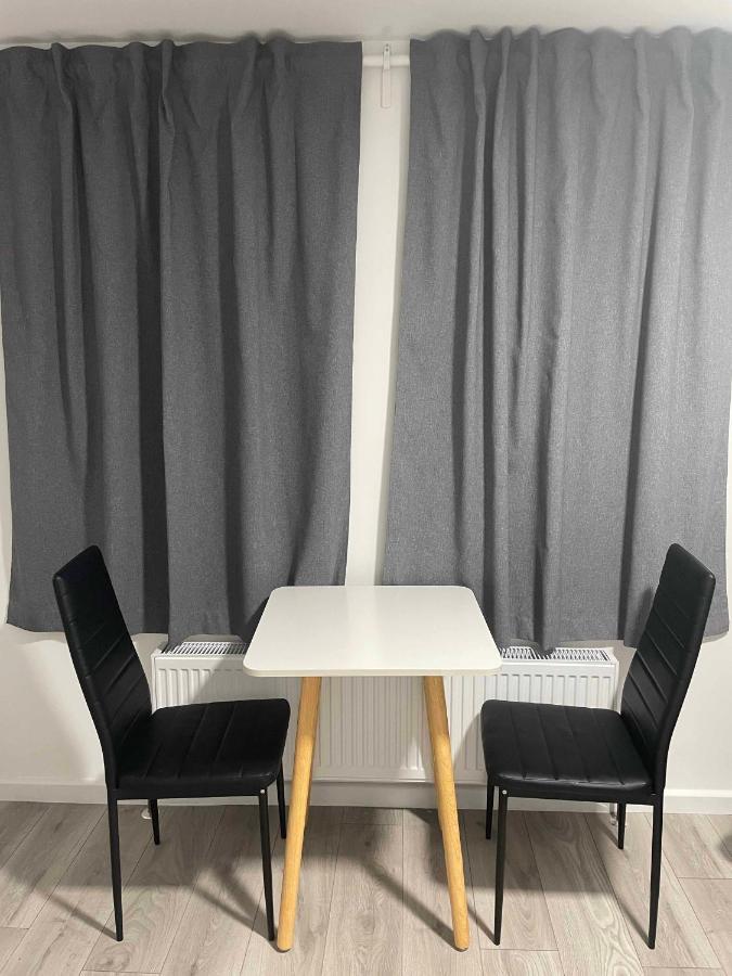 Studio Flat Private Bathroom Wc And Kitchenette Londres Exterior foto