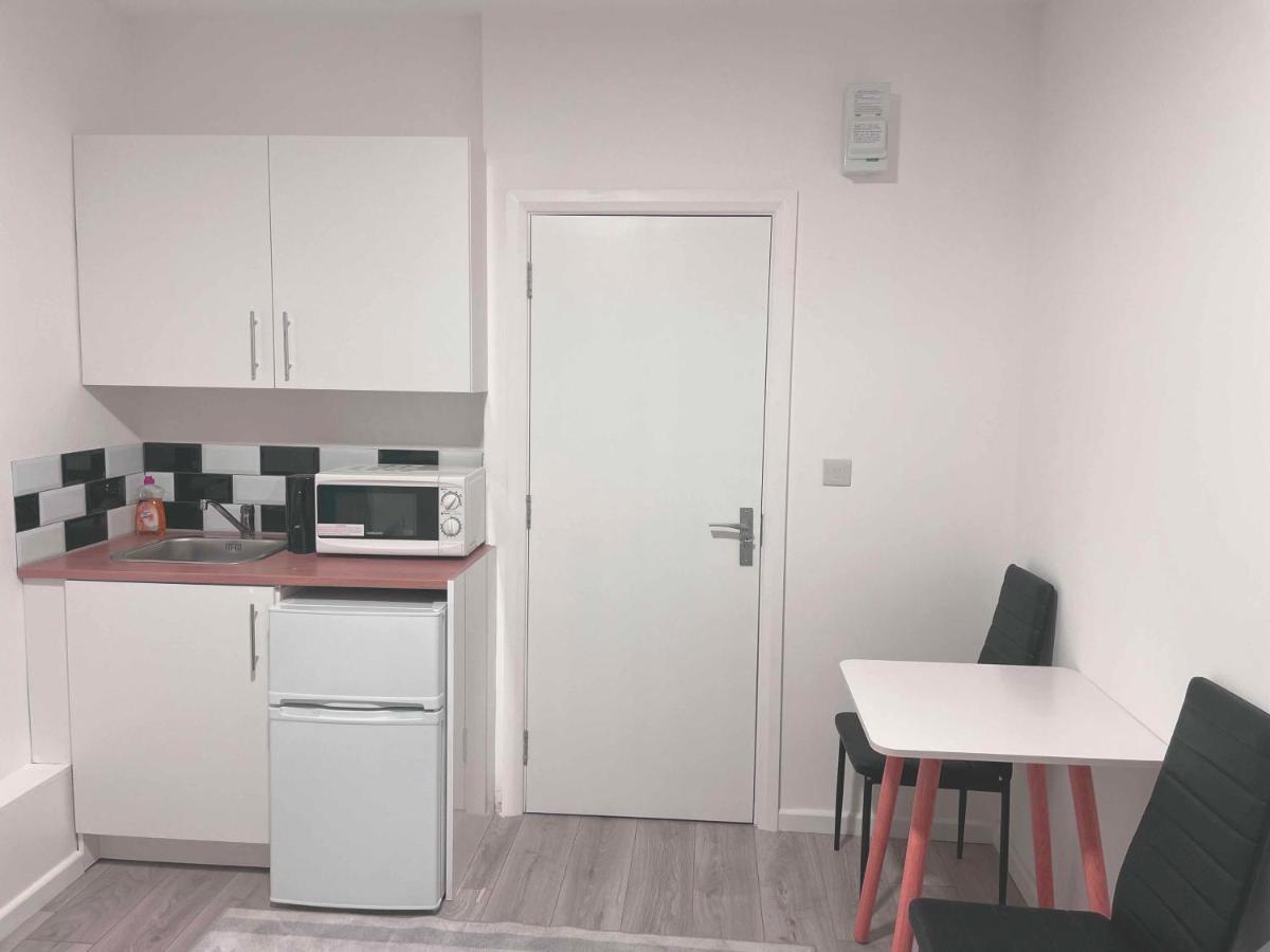 Studio Flat Private Bathroom Wc And Kitchenette Londres Exterior foto