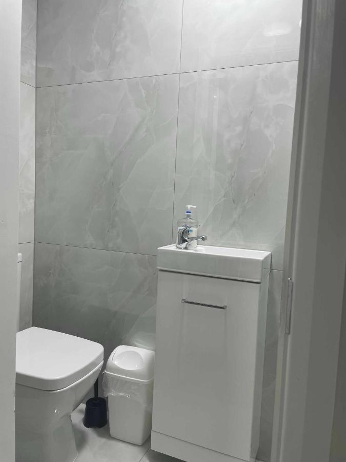 Studio Flat Private Bathroom Wc And Kitchenette Londres Exterior foto