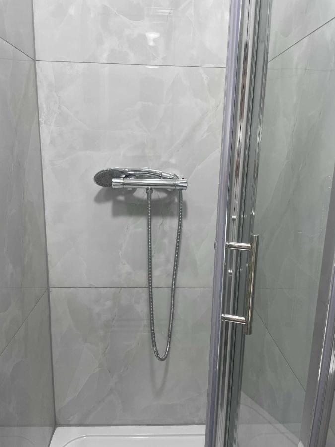 Studio Flat Private Bathroom Wc And Kitchenette Londres Exterior foto